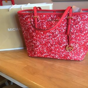 Michael Kors Jet Set tote in Sangria